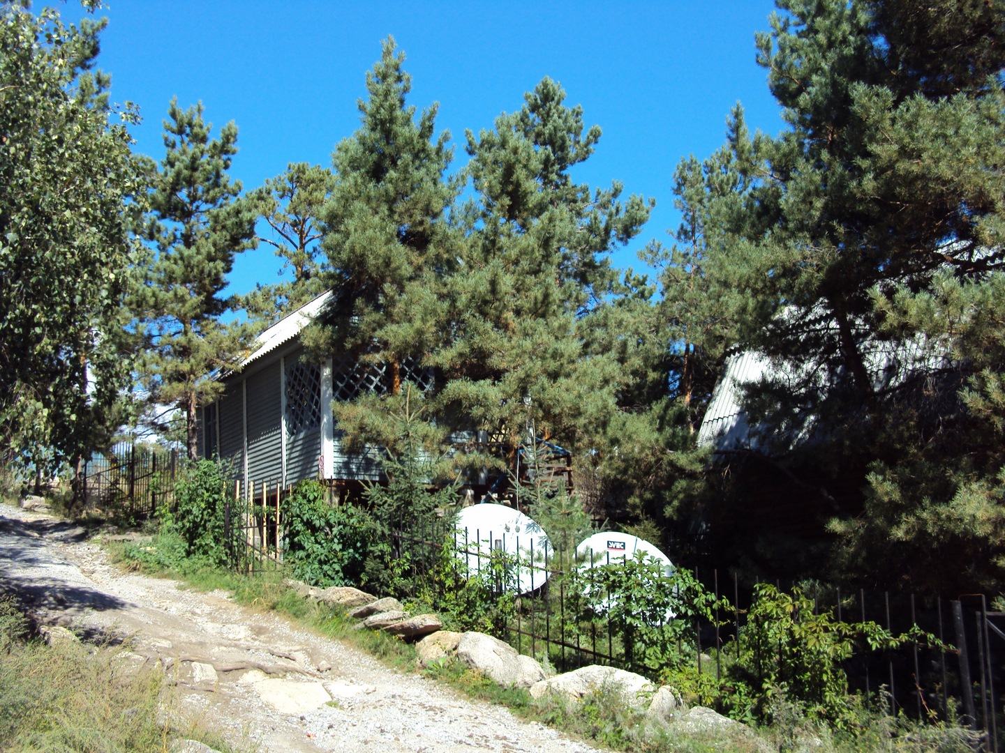Дом № 1 за лагерем Саши Ковалева 4-х местный - Limpopo Travel в России